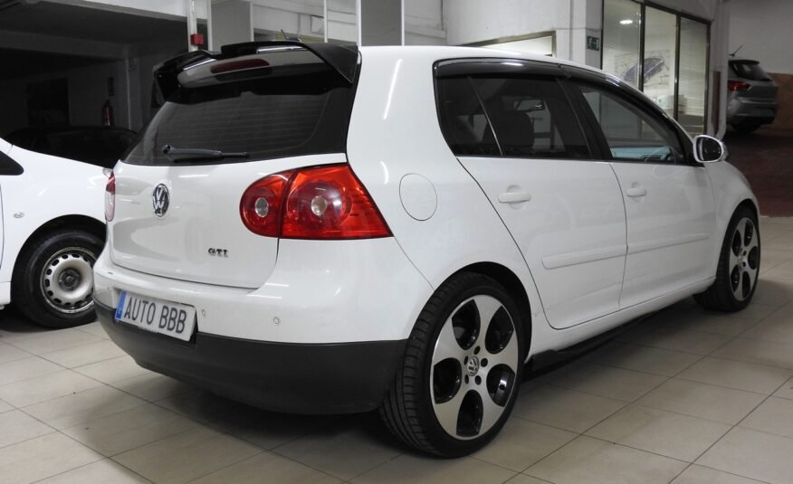 VOLKSWAGEN Golf 5 2.0 TDI GT Sport