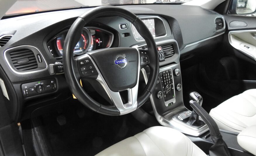 VOLVO V40 2.0 D2 Summum