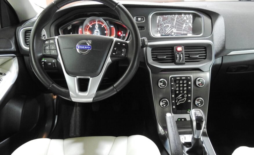 VOLVO V40 2.0 D2 Summum